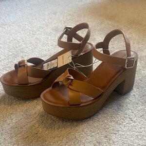 NWT, Knotted Platform Sandal Heels